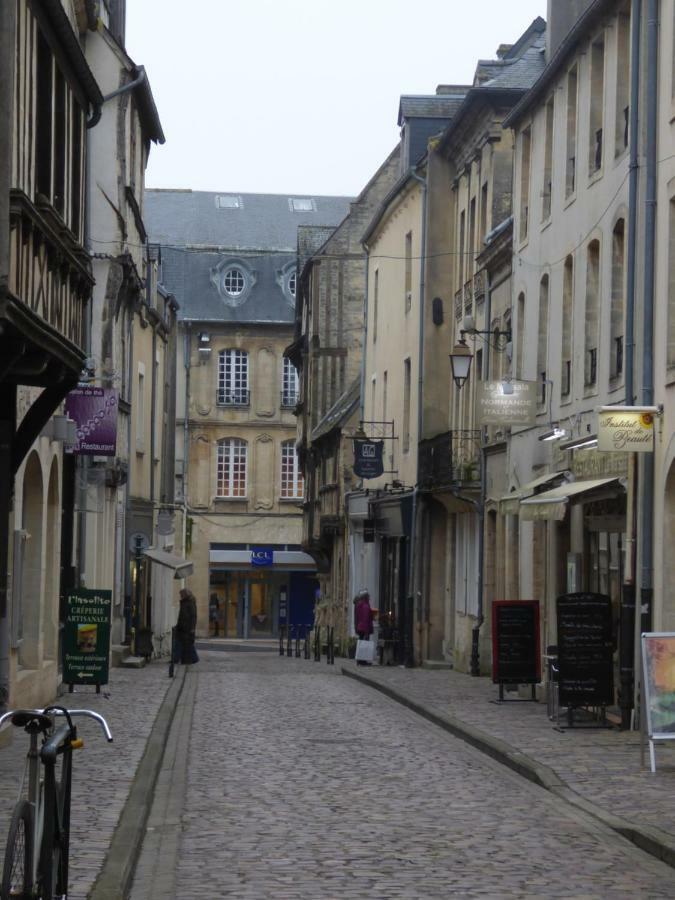 Gite De La Cathedrale Apartamento Bayeux Exterior foto